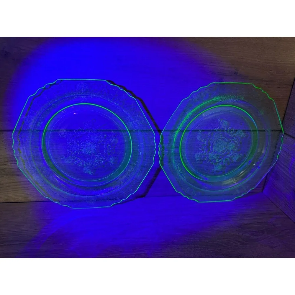 Hazel Atlas Florentine Poppy Uranium Glass Salad Plates Green 8-5/8